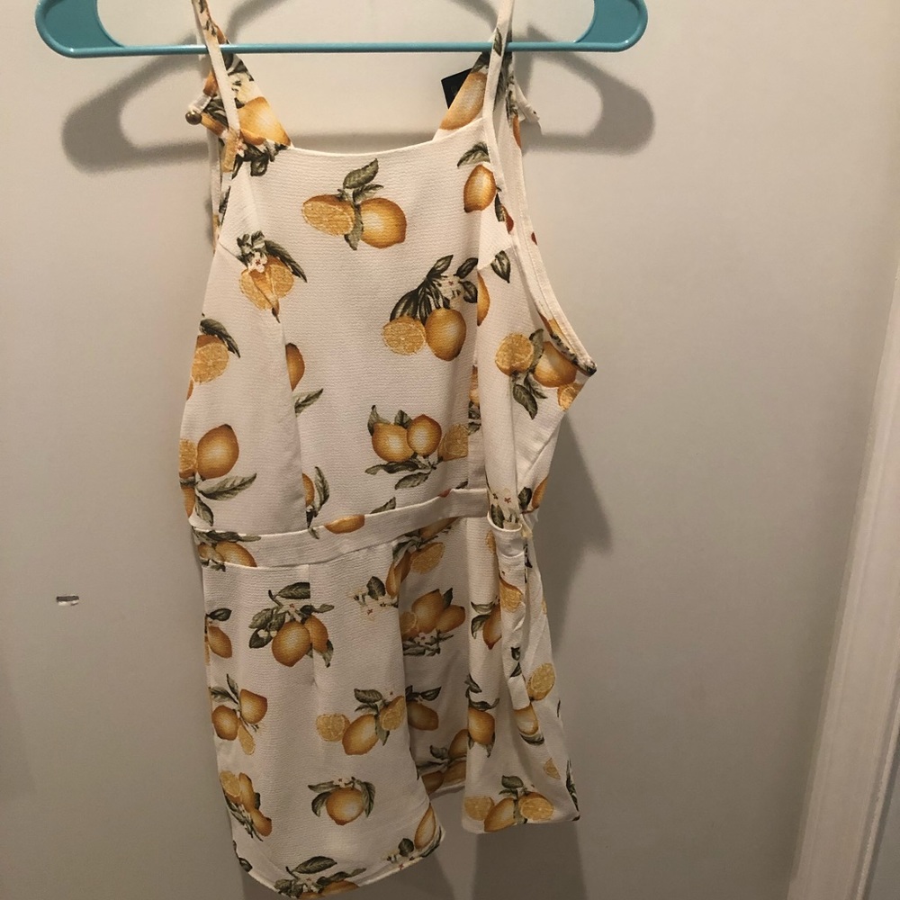 Adorable lemon romper 🍋